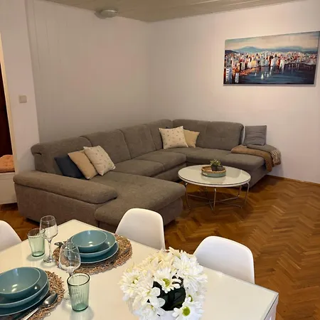Boutique Kaja Walk To Old Town & Riva Penzion